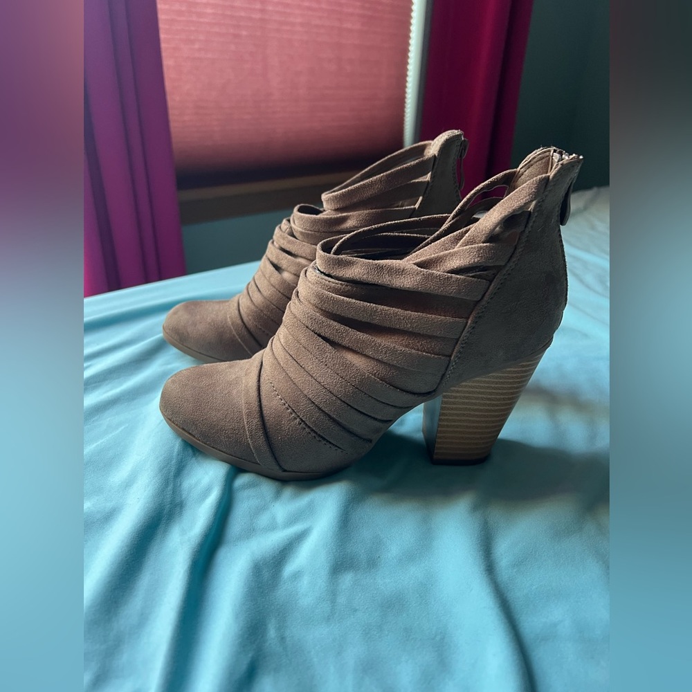 JC strappy ankle boots